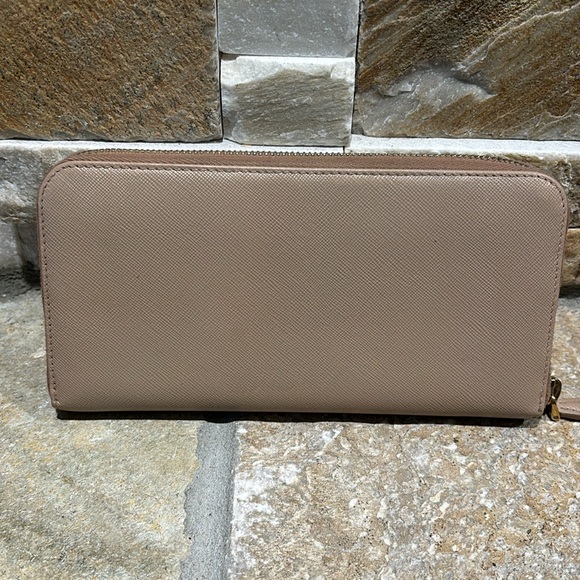 Authentic Prada cameo saffiano full zip bow wallet - Picture 10 of 12